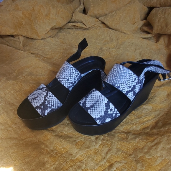 Vince Platforms - Picture 1 of 4